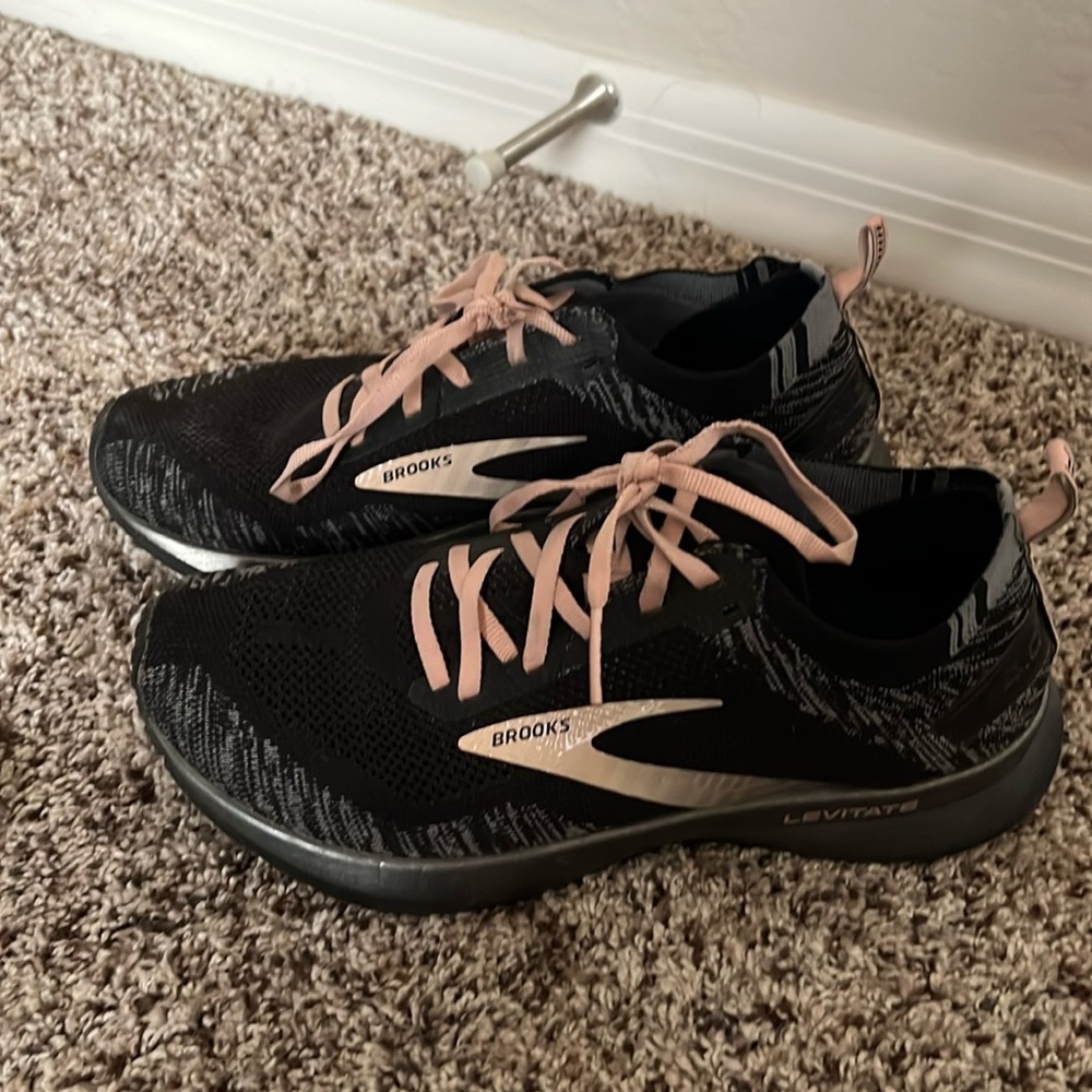 Women’s Brooks Levitate running shoes, size 8.5